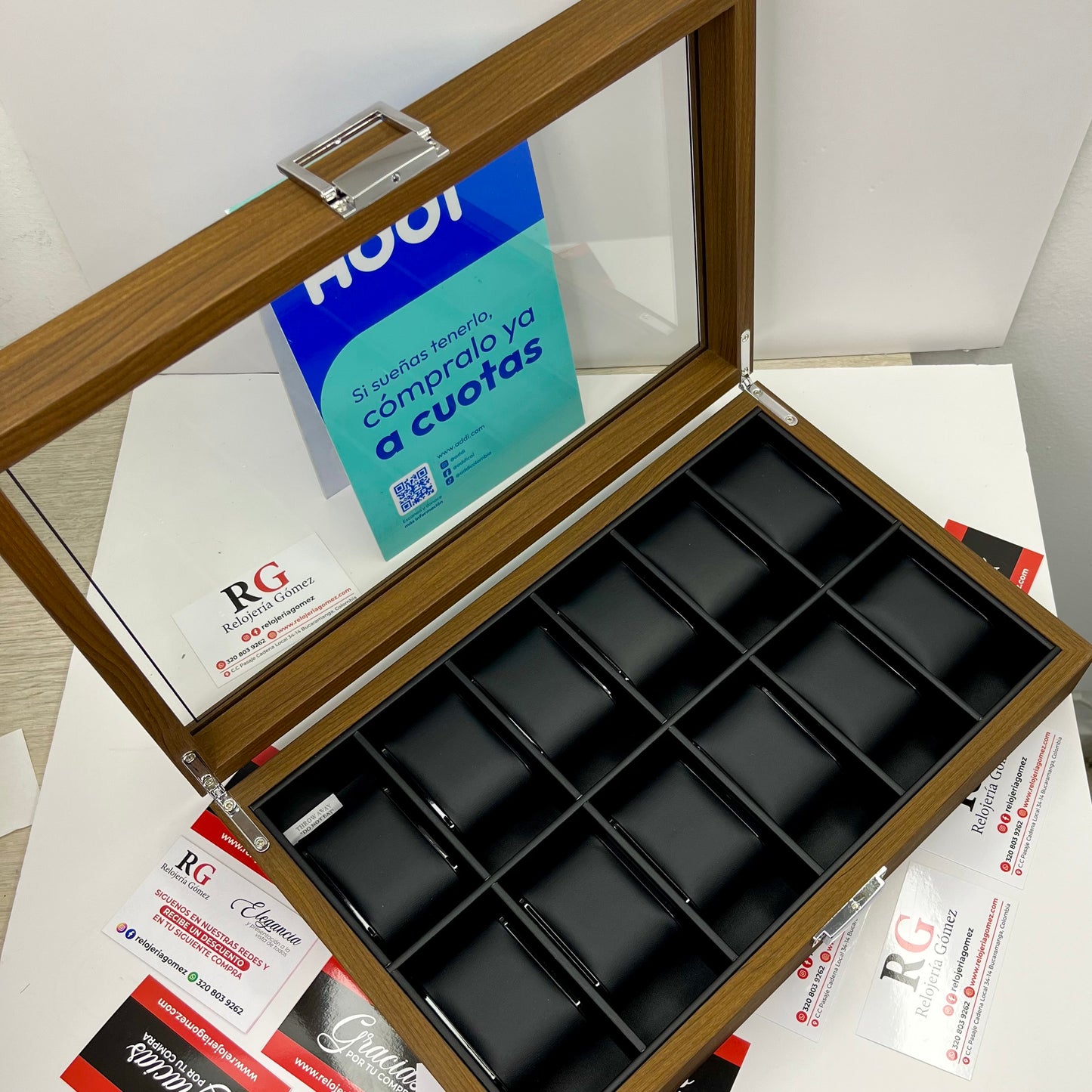 RELOJERA DE MADERA 12 PUESTOS REF-MN