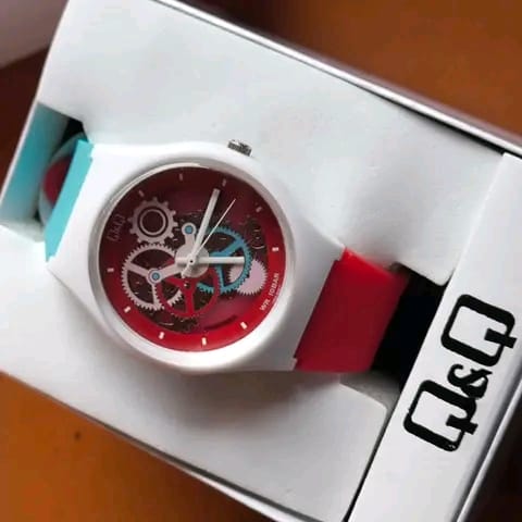 QyQ SUMERGIBLE TIPO SWATCH UNISES ORIGINAL REF-V39A-508VY