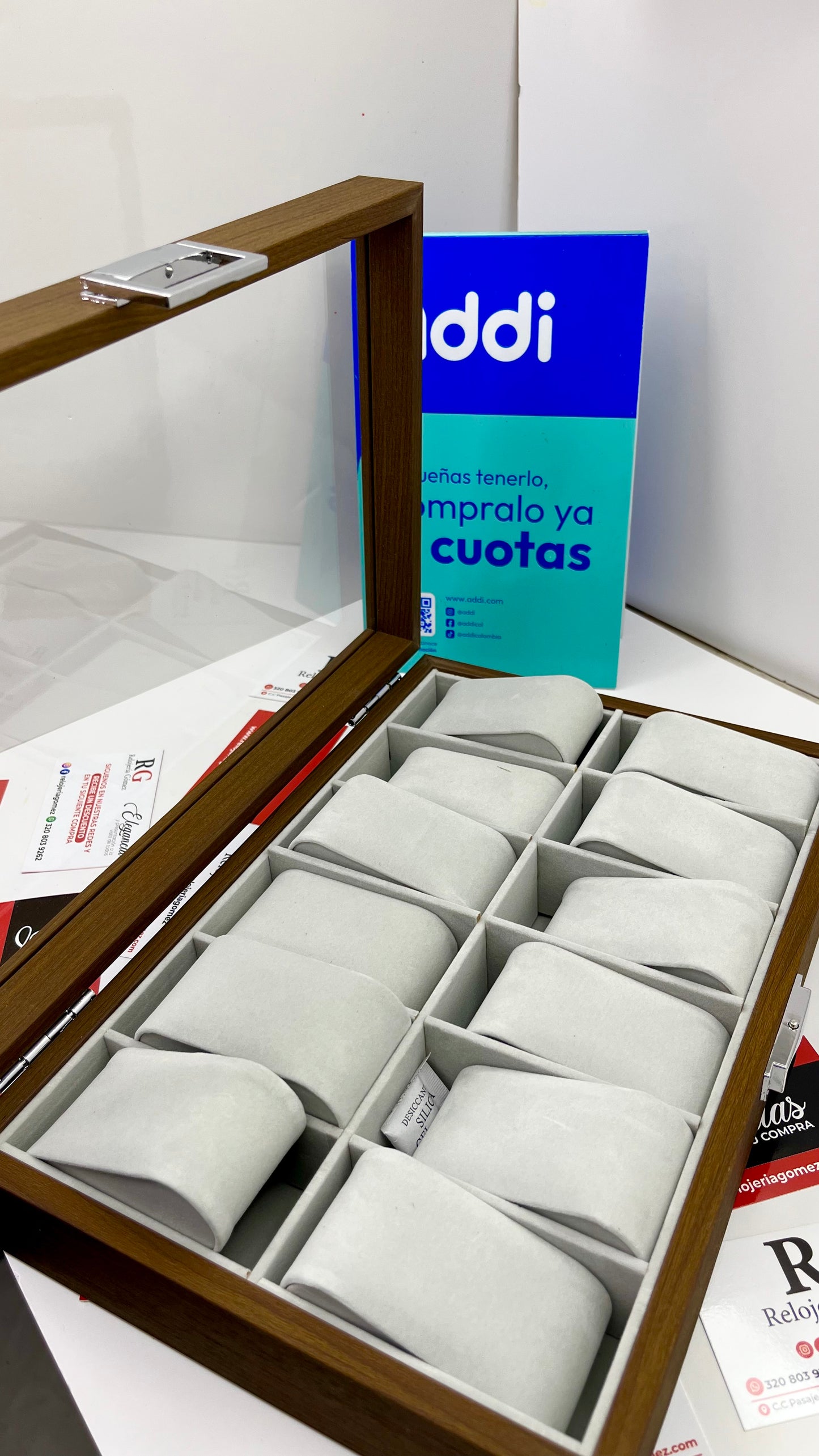 RELOJERA DE MADERA 12 PUESTOS REF-MB