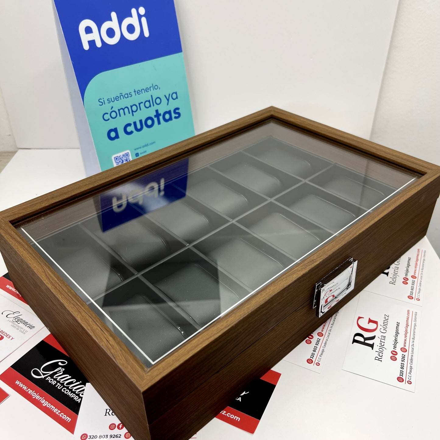 RELOJERA DE MADERA 12 PUESTOS REF-MN