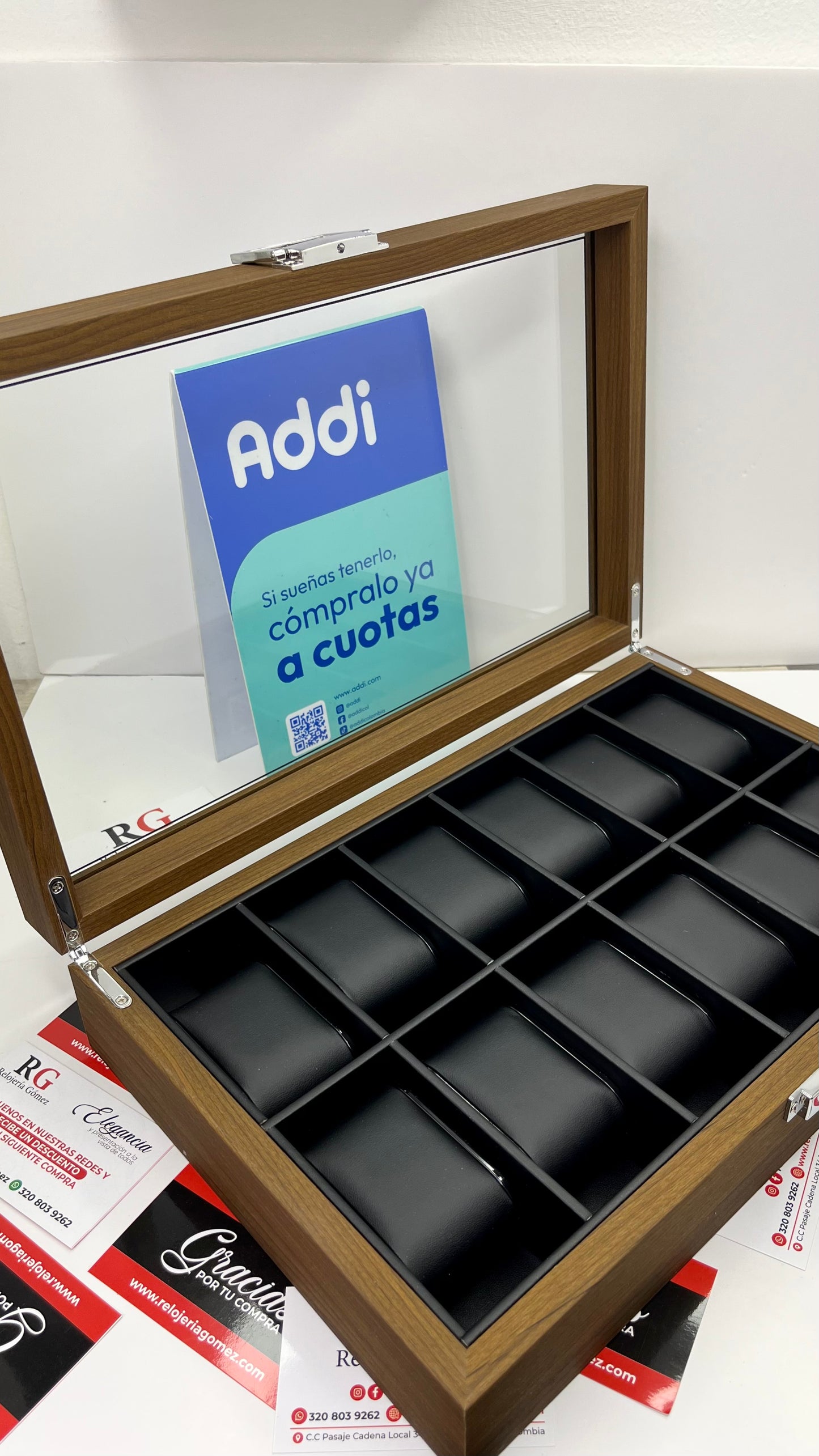 RELOJERA DE MADERA 12 PUESTOS REF-MN