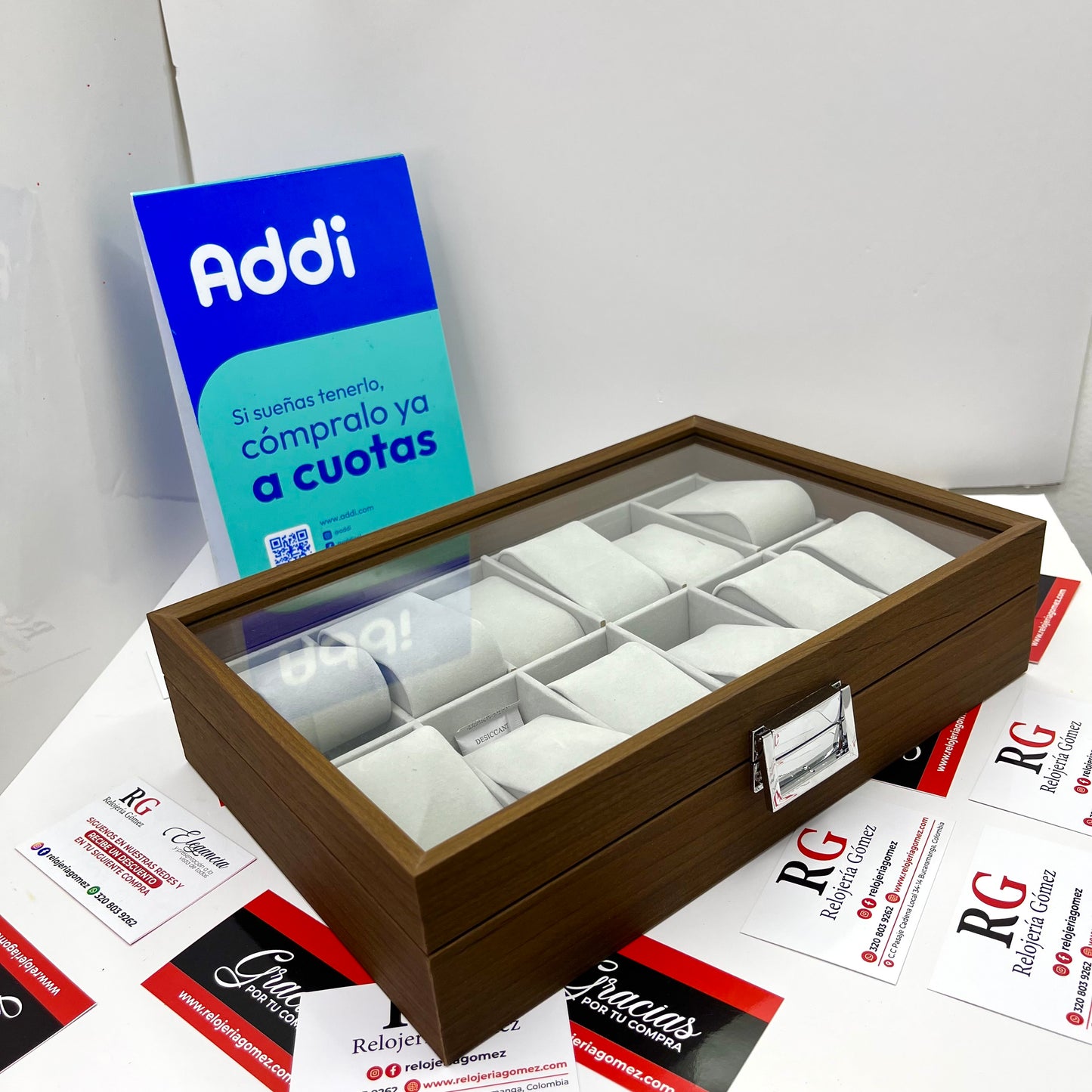 RELOJERA DE MADERA 12 PUESTOS REF-MB